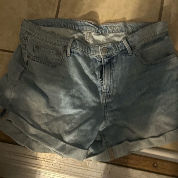 GAP jean shorts with embroidered back pocket. - Picture 4 of 12